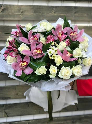 Букет цветов из: Розы и Хризантемы в Таштаголе