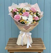 Букет цветов из:  Гвоздики, Орхидеи и Розы в Таштаголе