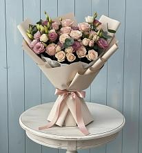 Букет цветов из:  Розы и Лизиантусы в Таштаголе