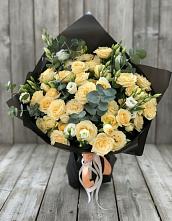 Букет цветов из:  Розы и Лизиантусы в Таштаголе