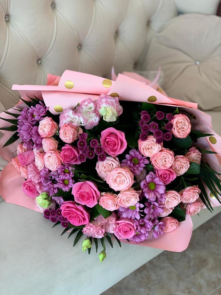 Букет цветов из: Хризантемы, Розы и Лизиантусы в Таштаголе