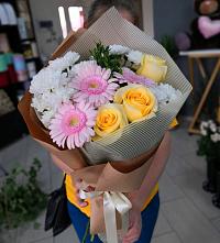Букет цветов из:  Герберы, Розы и Хризантемы в Таштаголе
