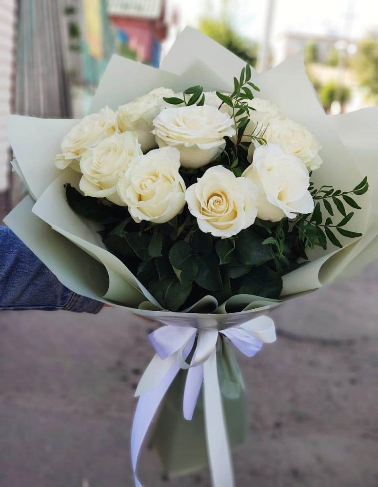 Букет Белые розы Проуд в Таштаголе