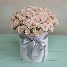 Цветочная композиция из Розы в шляпной коробке в Таштаголе