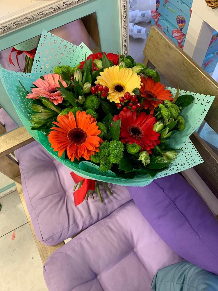 Букет цветов из: Герберы, Хризантемы и Альстромерии в Таштаголе