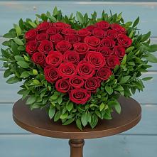 Цветочная композиция из Розы в виде сердца в Таштаголе