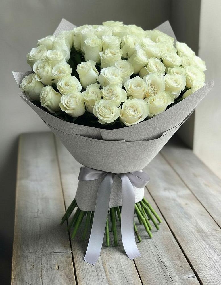 Букет 35 Белых роз в Таштаголе