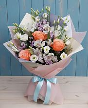 Букет цветов из:  Лизиантусы, Розы, Альстромерии и Гипсофила в Таштаголе