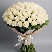Букет 101 беля роза Белоснежка в Таштаголе