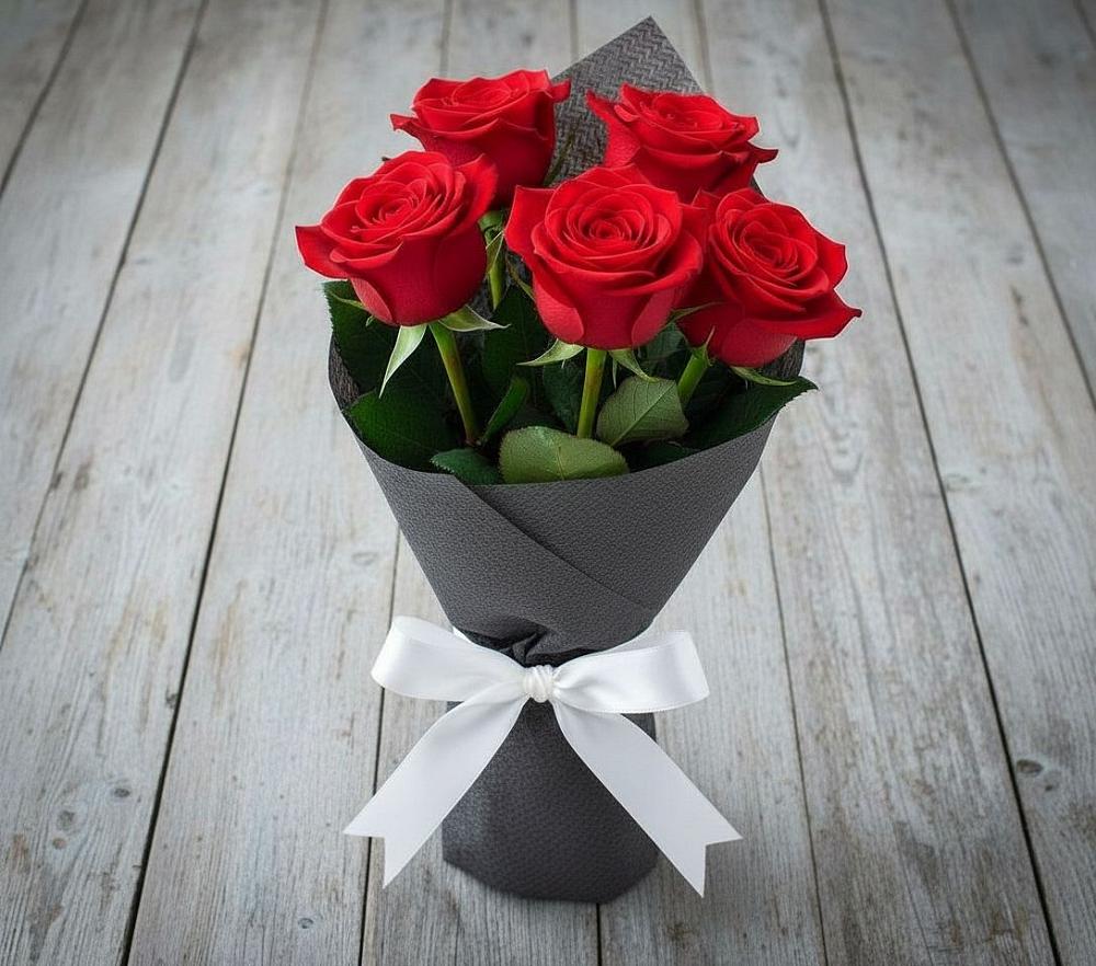 Букет 5 Красных роз Эдлесс Лав в Таштаголе