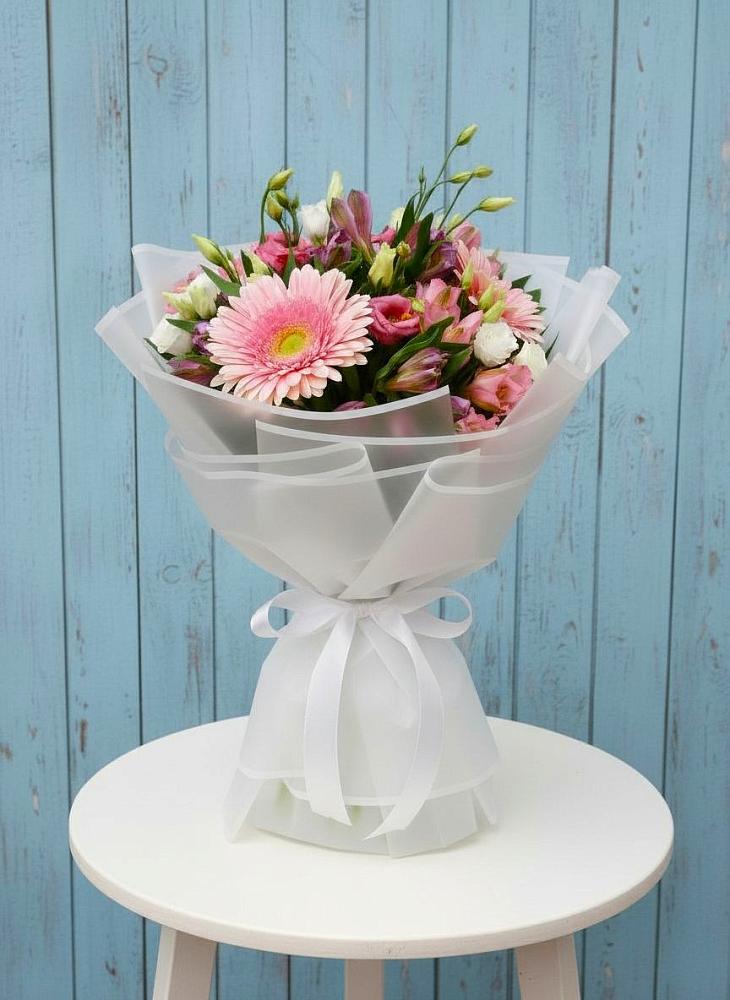 Букет цветов из: Герберы, Альстромерии и Лизиантусы в Таштаголе