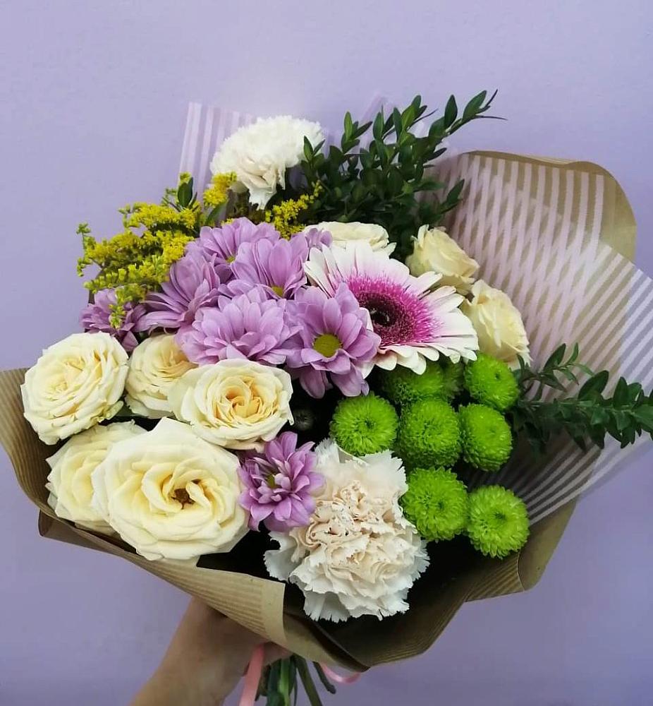 Букет цветов из: Хризантемы, Розы, Гвоздики и Герберы в Таштаголе