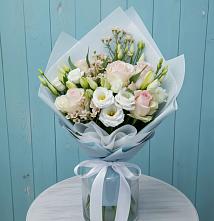 Букет цветов из:  Розы и Лизиантусы в Таштаголе