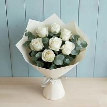 Букет Белые розы в Эвкалипте в Таштаголе