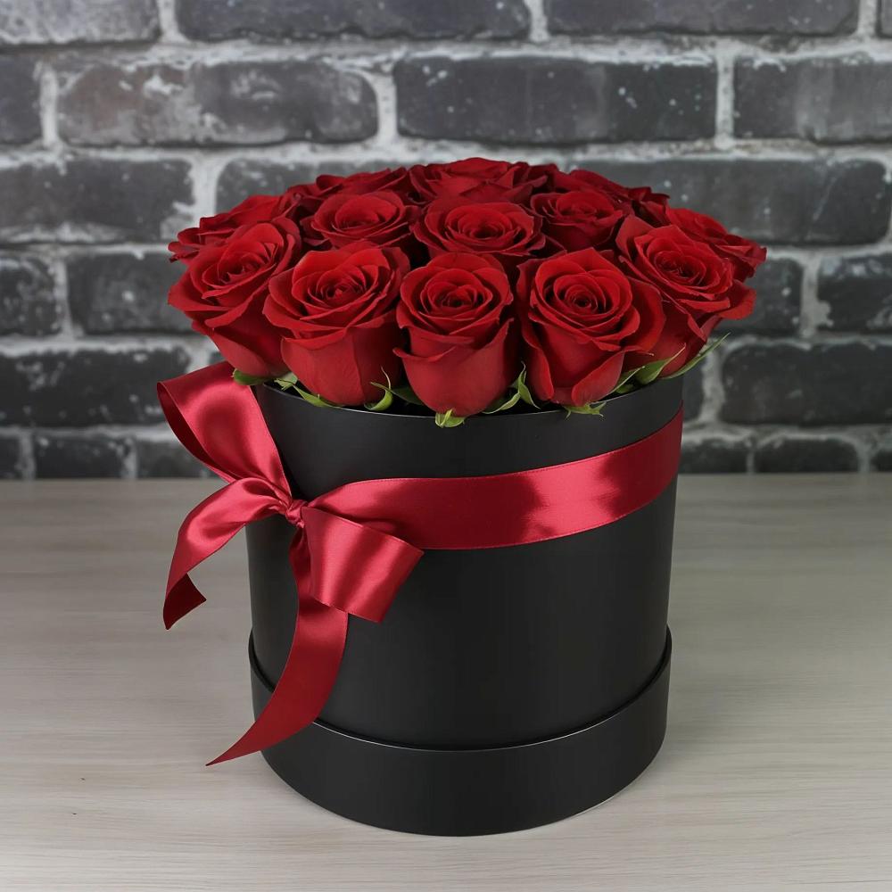 Цветочная композиция из Розы в шляпной коробке в Таштаголе