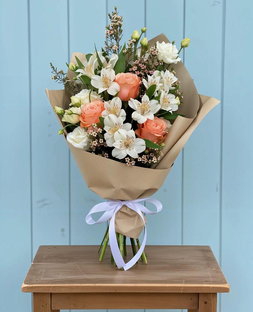 Букет цветов из: Альстромерии, Лизиантусы, Розы и Хризантемы в Таштаголе