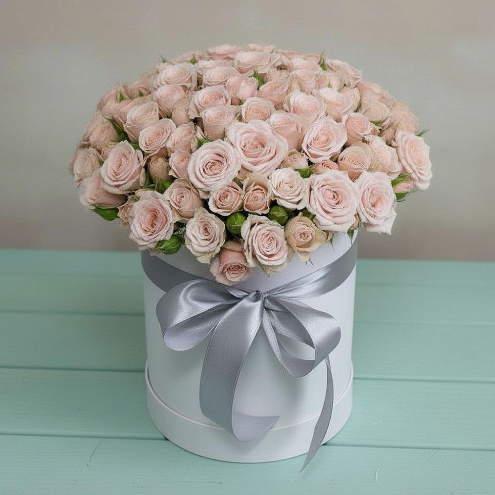 Цветочная композиция из Розы в шляпной коробке в Таштаголе