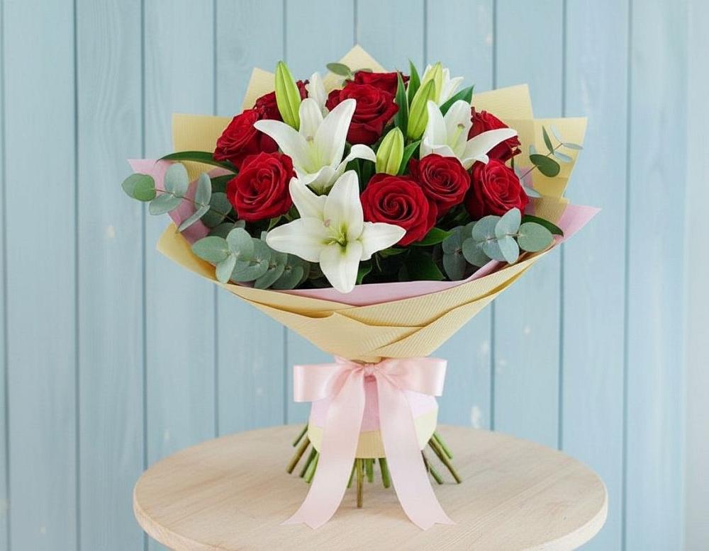 Букет цветов из: Лилии и Розы в Таштаголе