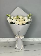 Букет цветов из:  Розы и Лизиантусы в Таштаголе